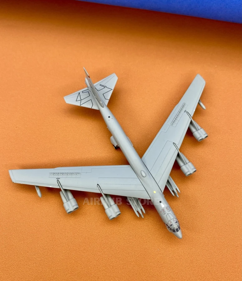 Aircraft Model Boeing B-52H Stratofortess BARONS 1:400