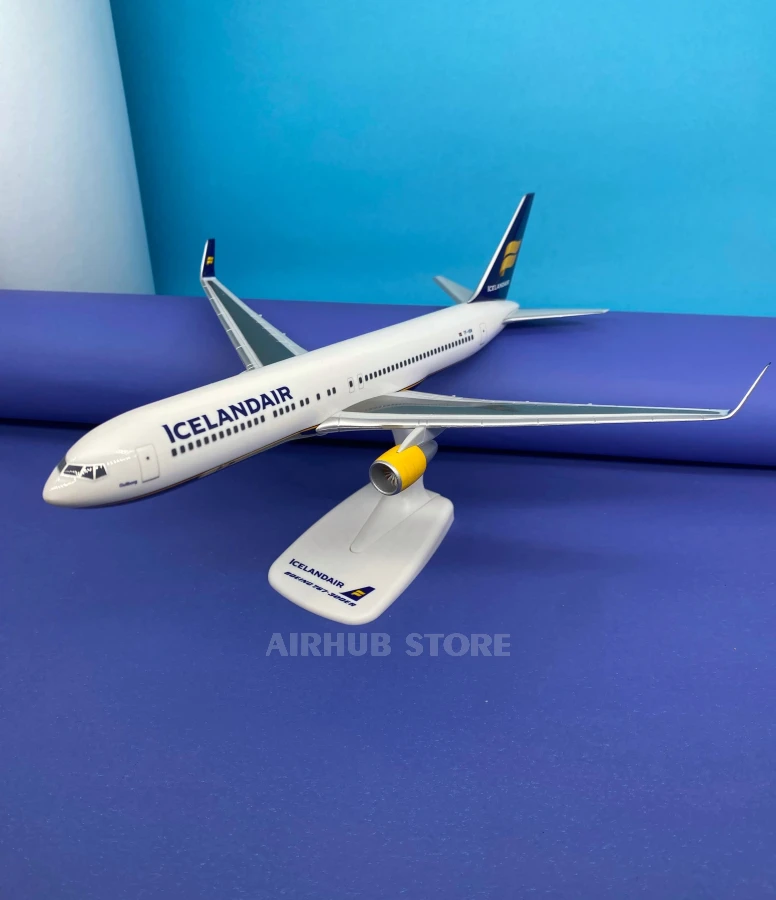 Aircraft Model Boeing B767-300ER Icelandair 1:200