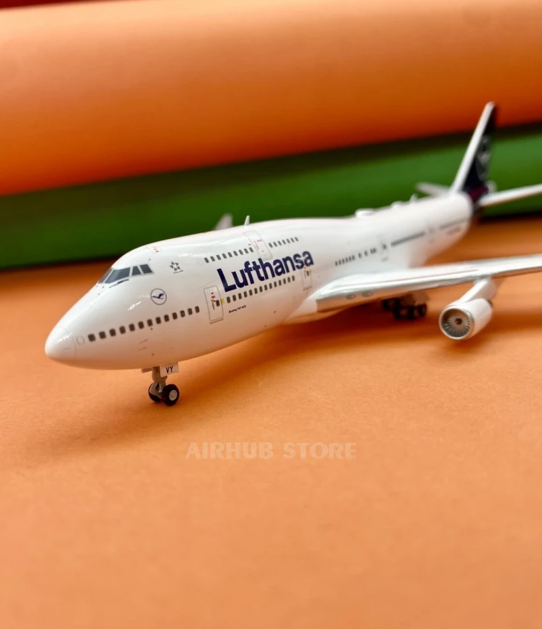 Aircraft Model Boeing 747-400 Lufthansa 1:400