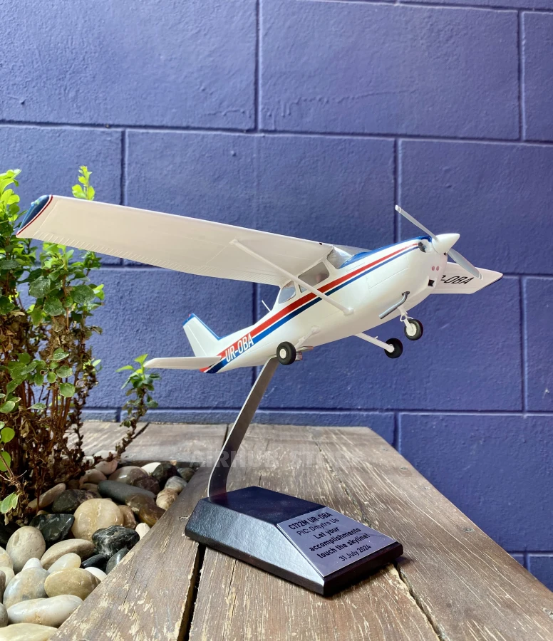Custom Aircraft Cessna 172 1:32