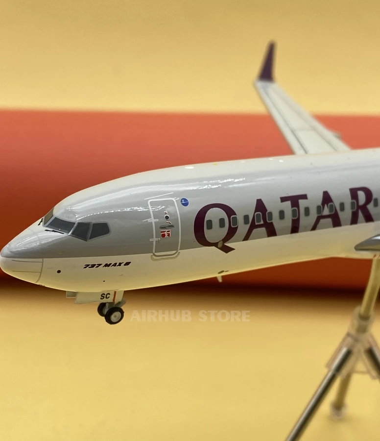 Aircraft Model Boeing 737 MAX 8 Qatar Airways 1:200