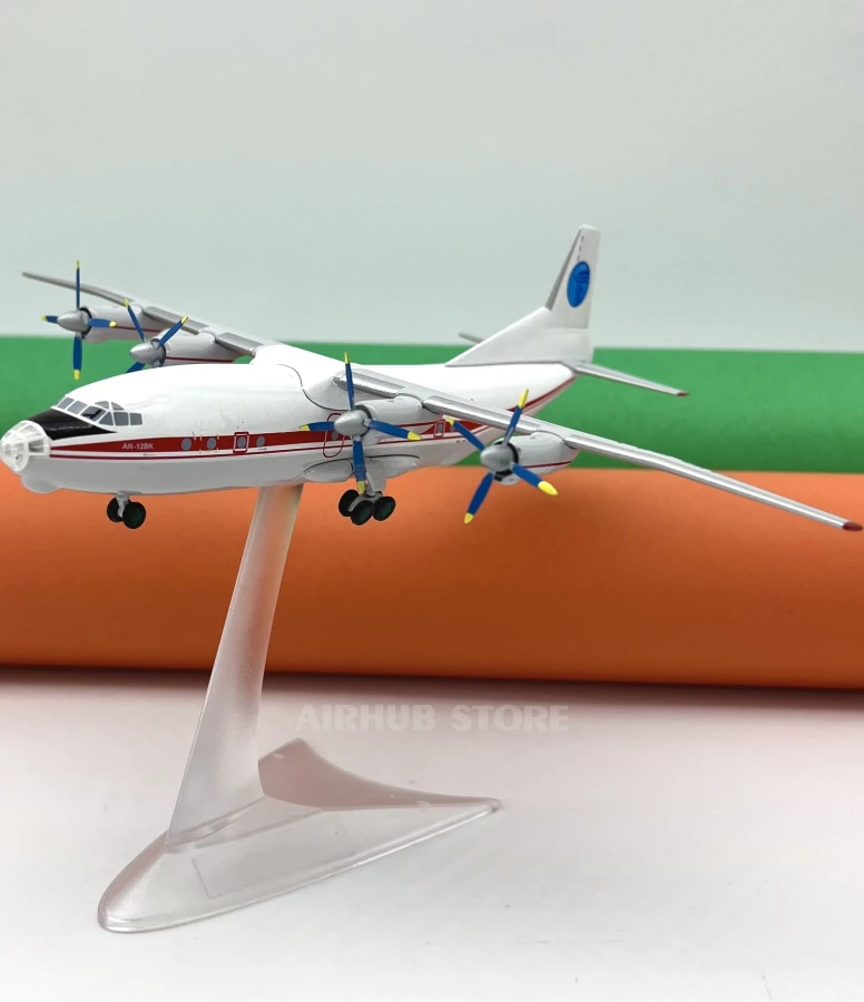 Aircraft Model Antonov AN-12BK Meridian Aviation 1:200