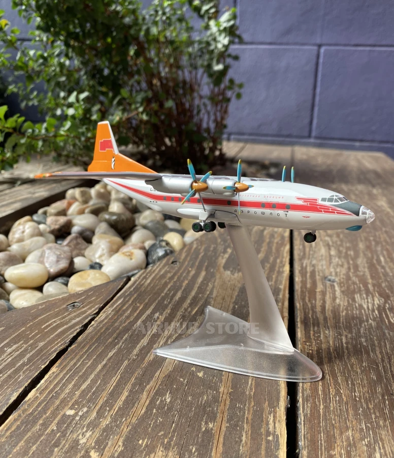 Aircraft Model Antonov AN-12 Aeroflot Polar Aviation  1:200