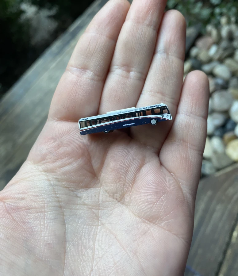 Airport Passenger Bus Cobus 3000 4in1 Set (US Airways) 1:400