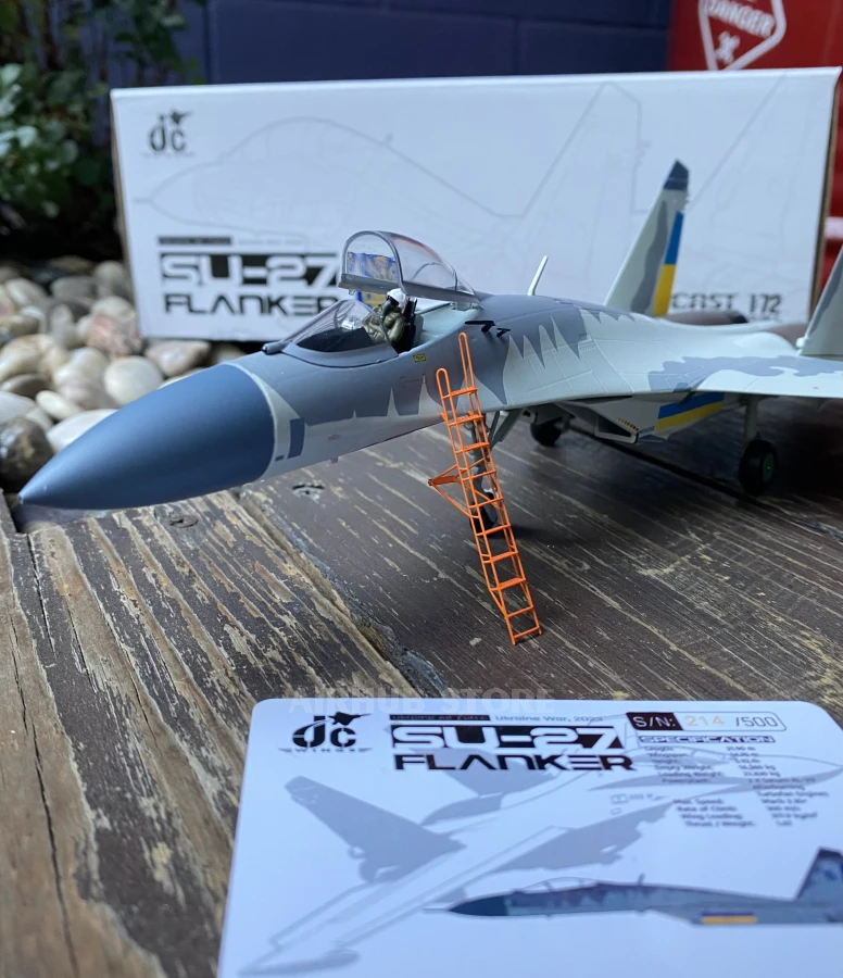 Aircraft Model Su-27 Flanker Compass Ghost Grey scheme 1:72