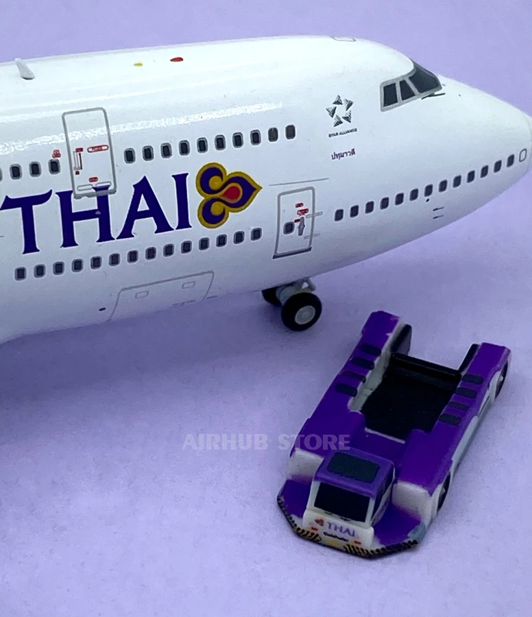 Airport GSE sets Push Back Tug 1:400