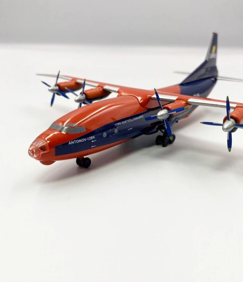 Aircraft Model Antonov An-12 Cavok 1:200