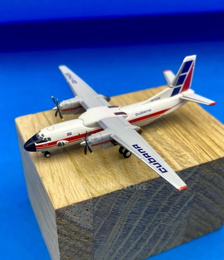 Aircraft Model Antonov An26 Cubana 1:400