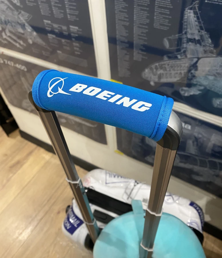 Boeing cover for suitcase handle