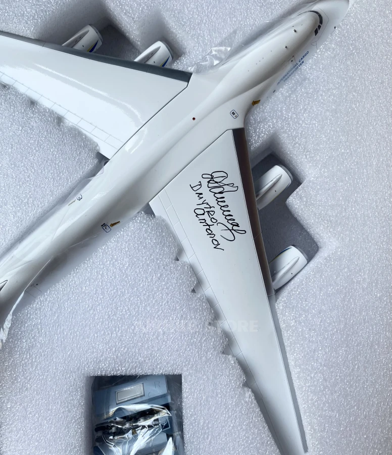 Exclusive model signed by Dmytro Antonov - An-124 Ruslan aircraft 1:200