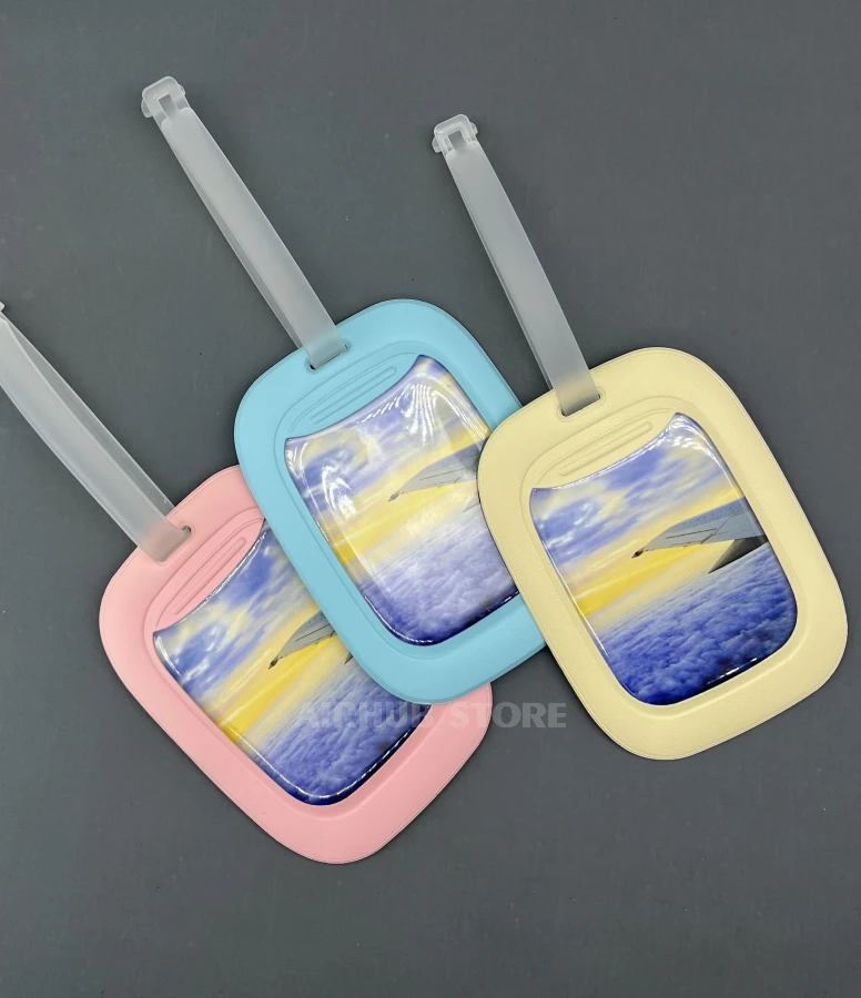 Luggage tag porthole