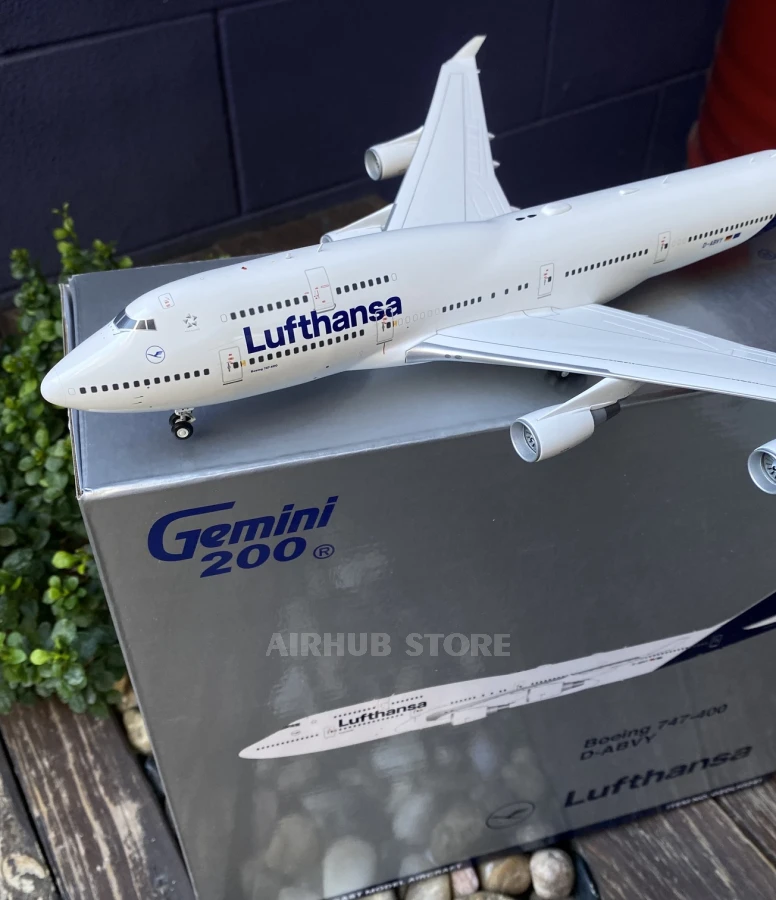 Aircraft Model Boeing 747-400 Lufthansa D-ABVY 1:200