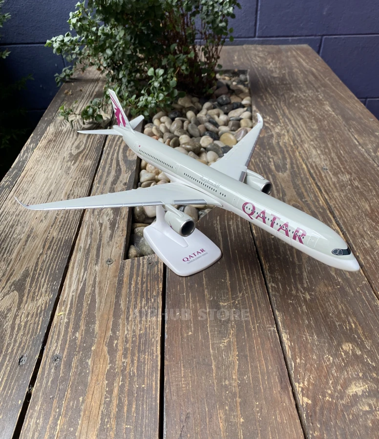 Aircraft Model Airbus A350-1000 Qatar Airways 1:200