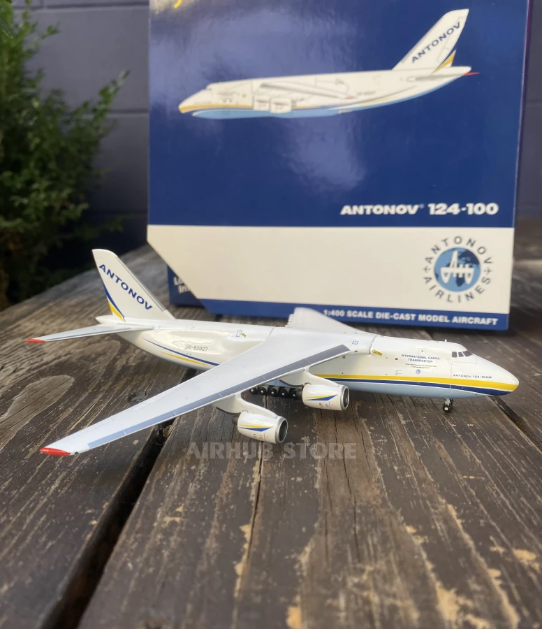 Aircraft Model Antonov AN-124 Ruslan 1:400
