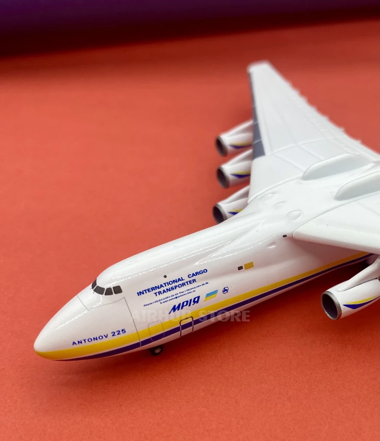 Модель літака Антонов AН-225 Мрія 1:500