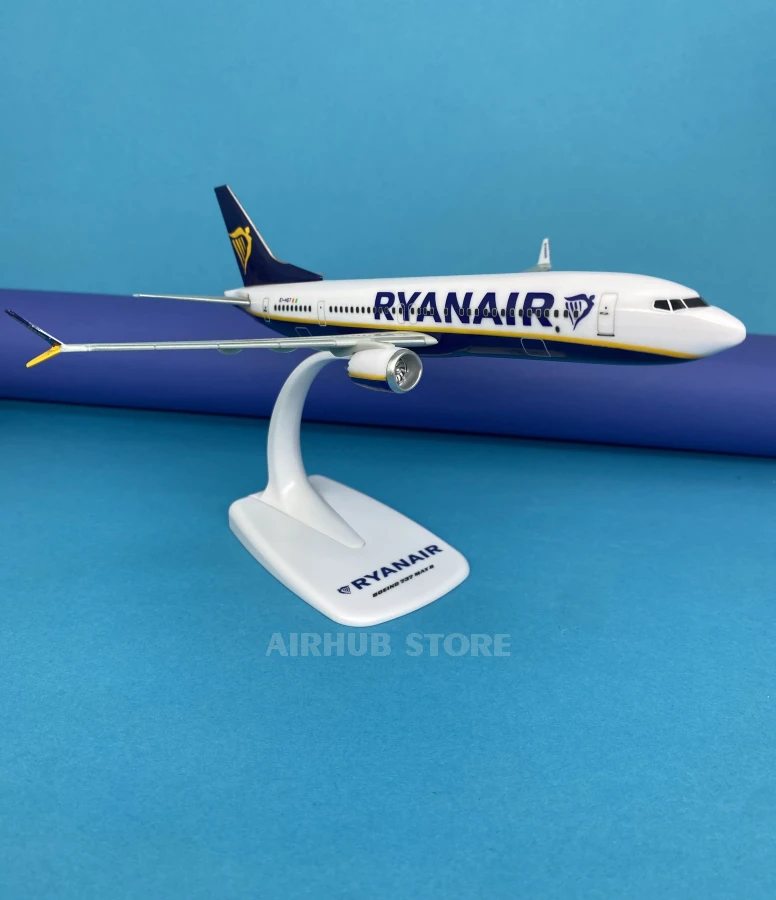 Aircraft Model Boeing 737 MAX 8 Ryanair 1:200