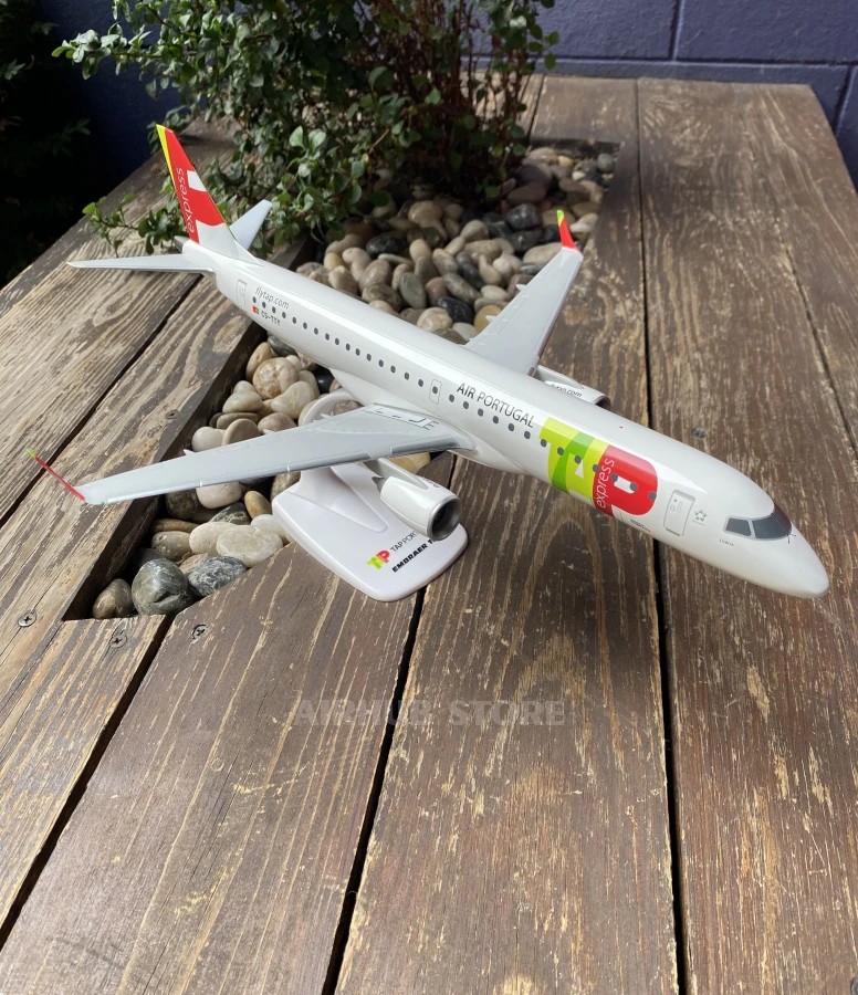 Aircraft Model Embraer E195 TAP Express 1:100