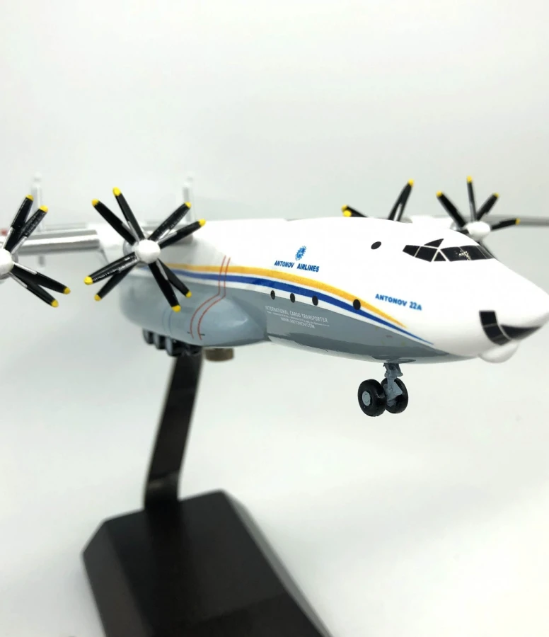 Aircraft Model Antonov  AN-22 Antey  1:200