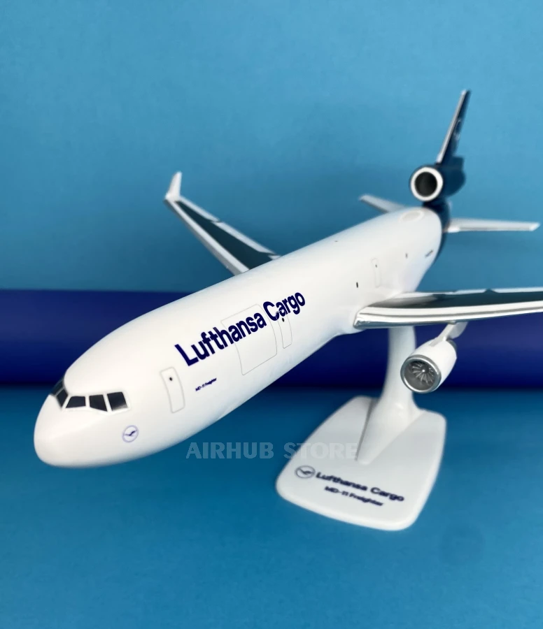 Aircraft Model MD11F Lufthansa Cargo 1:200