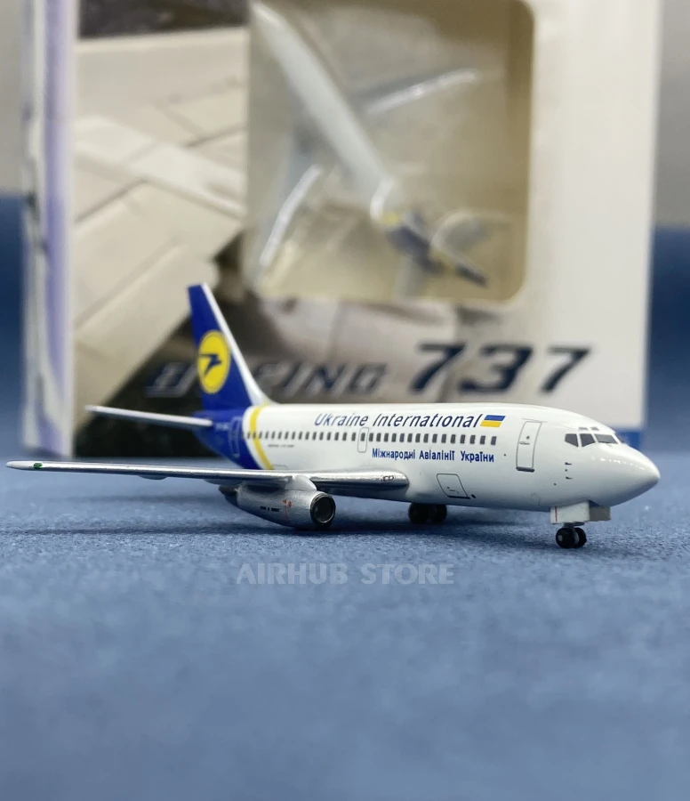 Aircraft Model Boeing 737-200 Ukraine International Airlines 1:400