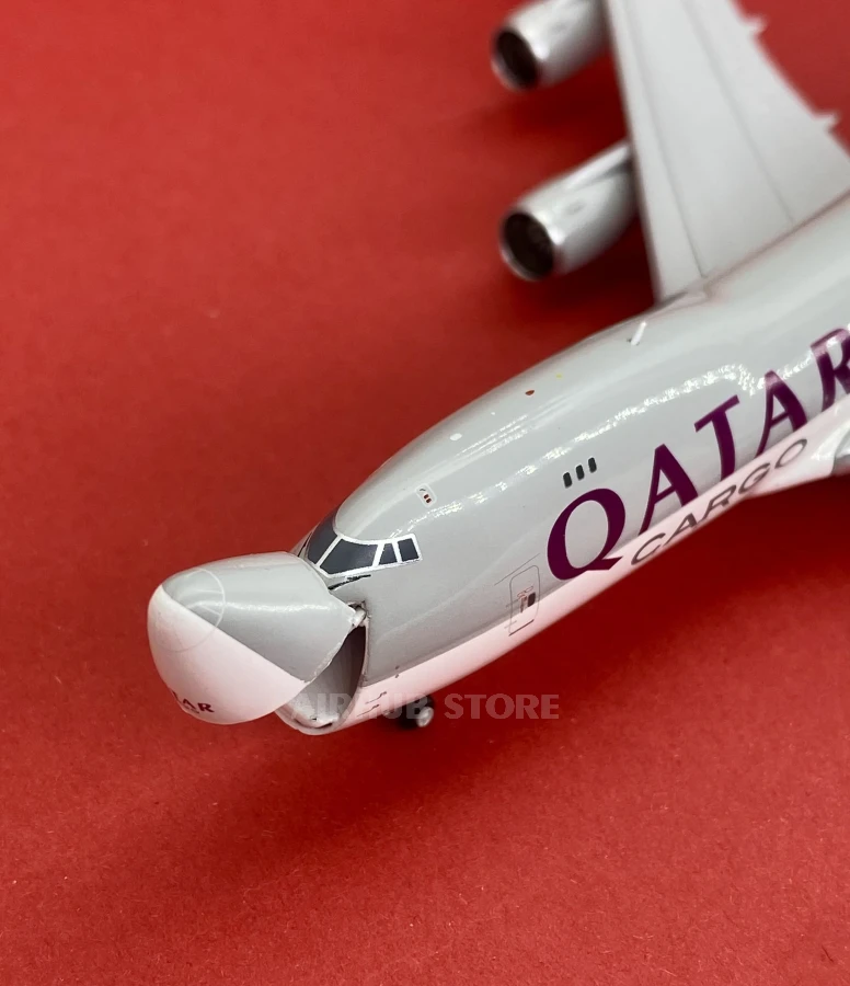 Aircraft Model Boeing 747-8F Qatar Airways Cargo Interactive 1:400