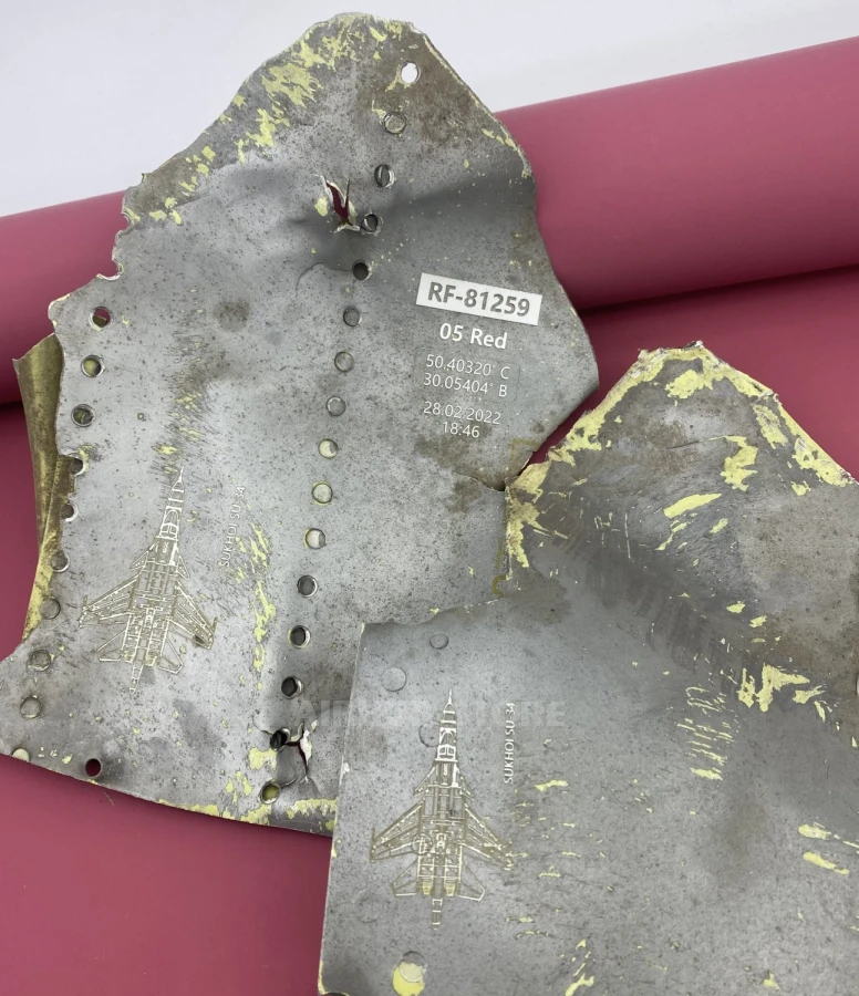 Parts of the downed Russian Su-34 gray