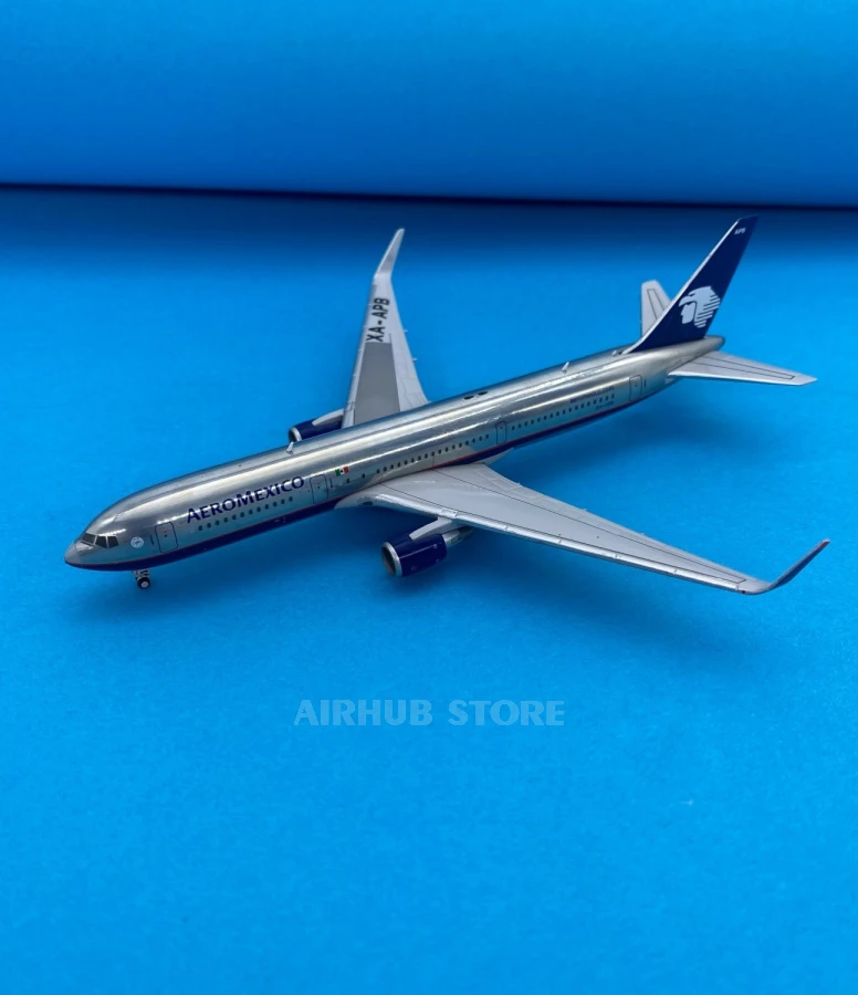 Aircraft Model Boeing B767-300ER Aeromexico Polished 1:400