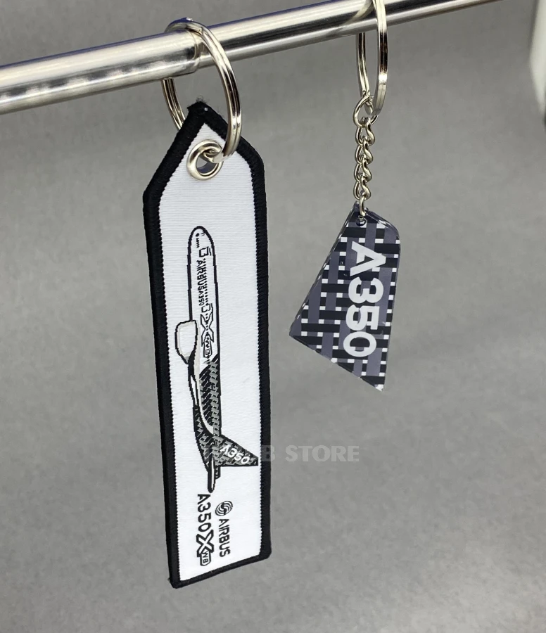 Airbus A350 XWB Keychain Set