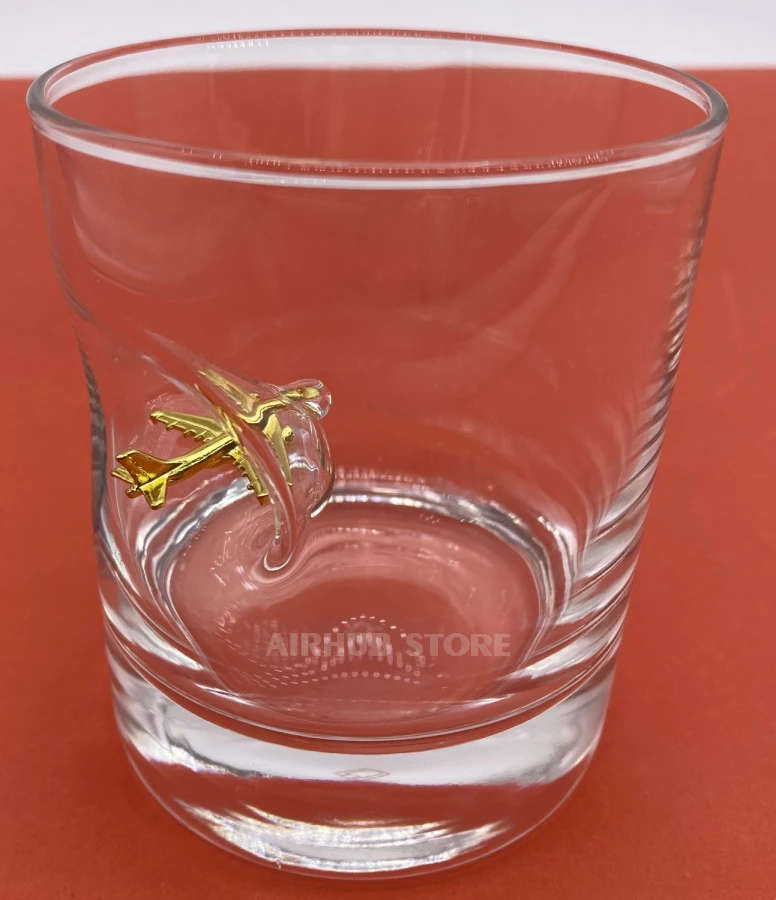 Glass with an airplane 2 engines