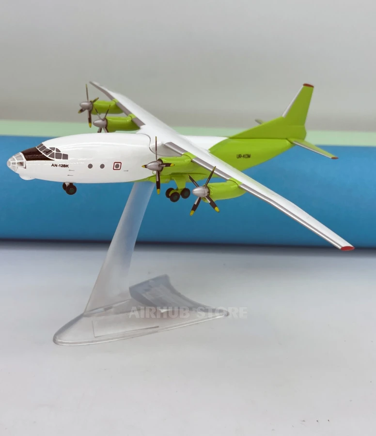 Aircraft Model Antonov An-12 Cavok UR-KDM 1:200
