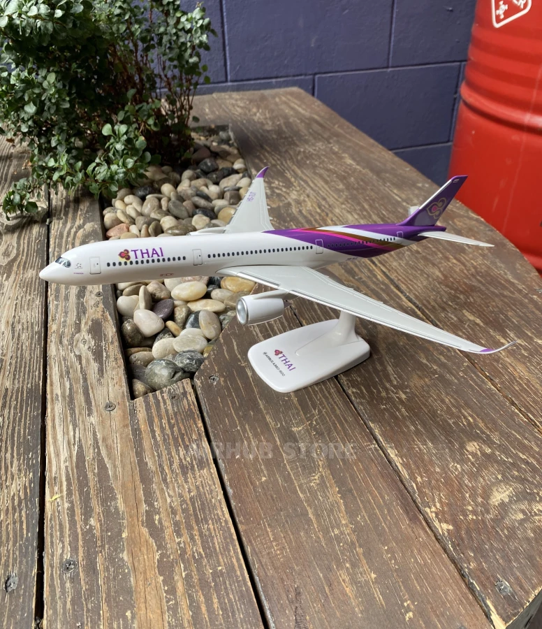 Aircraft Model Airbus A350-900 Thai Airways 1:200