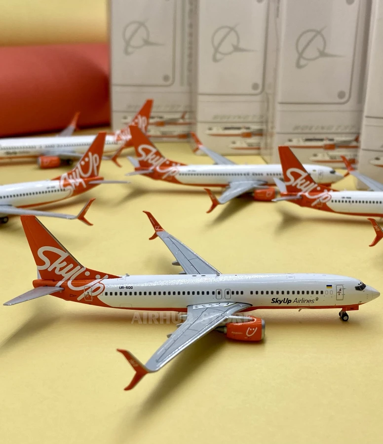 Aircraft Model Boeing B737-800 SkyUp 1:400