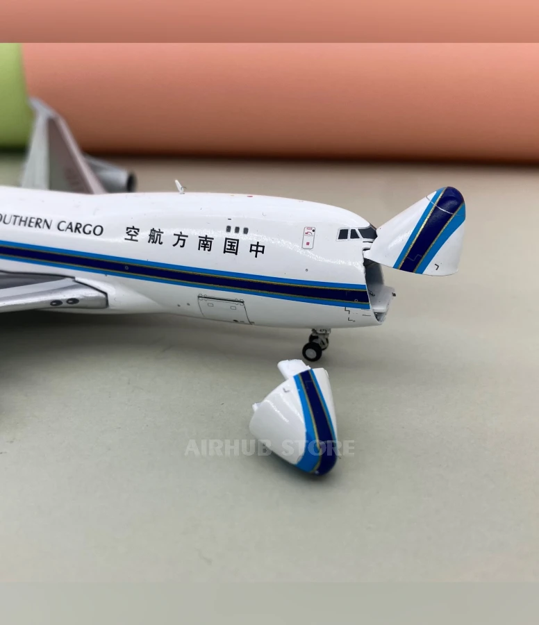 Aircraft Model Boeing 747-400F China Southern Cargo Interactive 1:400