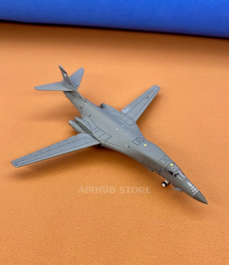 Aircraft Model Rockwell B-1 Lancer USAF Airplane Movable Wing 1:400