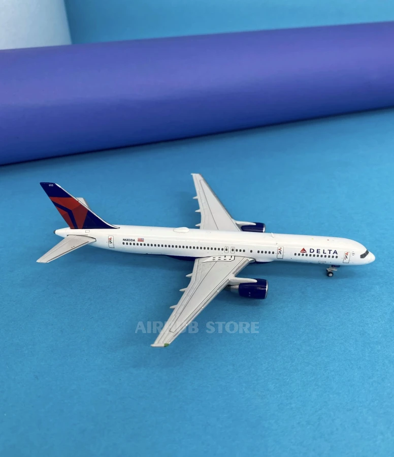 Aircraft Model Boeing  B757-200 Delta Air Lines 1:400