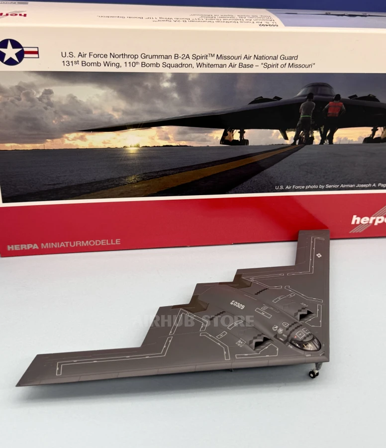 Aircraft Model B-2A Spirit of Missouri 1:200