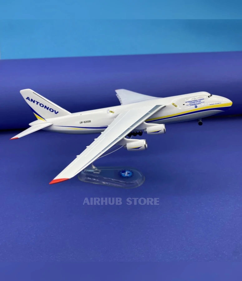 Aircraft Model Antonov AN-124 Ruslan plastic  1:400