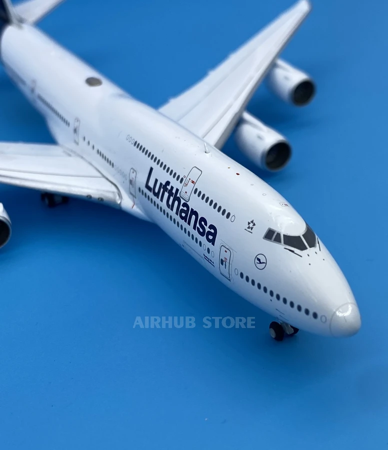 Aircraft Model Boeing B747-8 Intercontinental Lufthansa 1:400