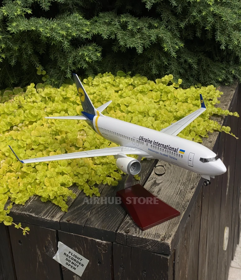 Model of a Boeing 737-800 UIA Aircraft 1:84