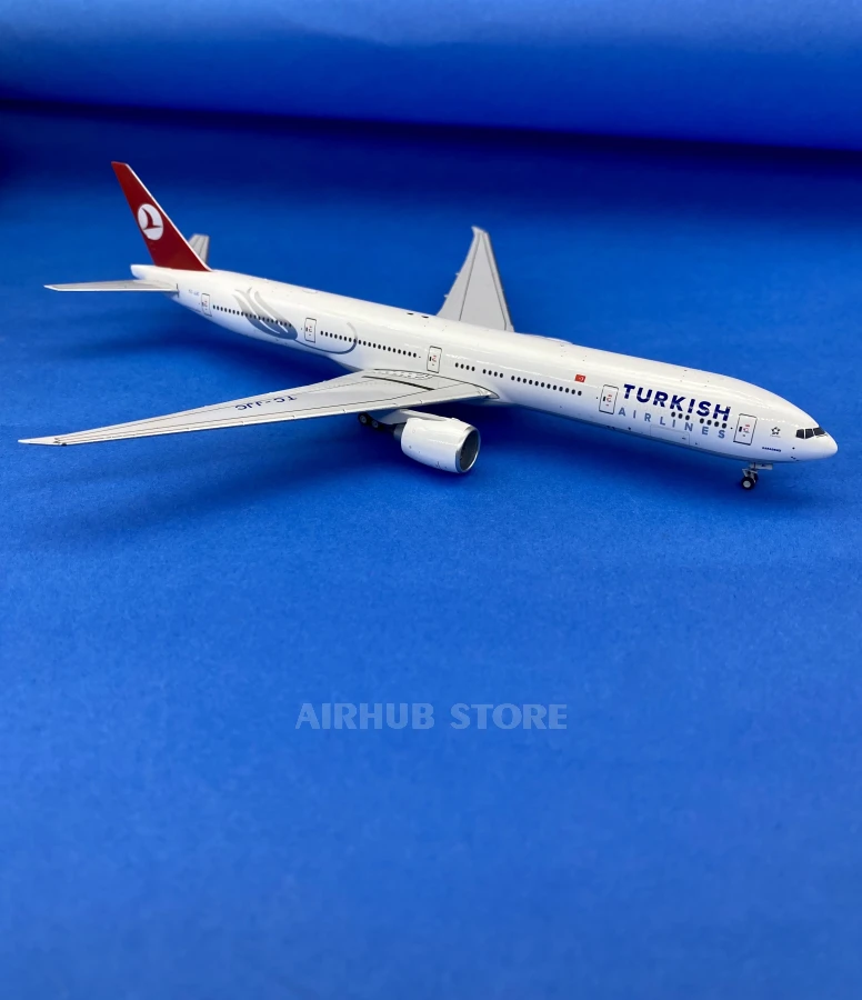Aircraft Model Boeing 777-300ER Turkish Airlines 1:400